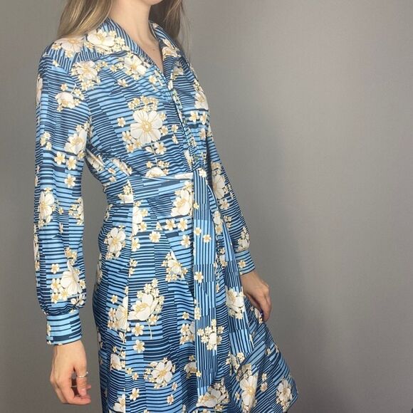 Vintage Dresses & Skirts - Vintage Floral Button Down Shirt Dress. 70s Dagger Collar. Vacation Chic